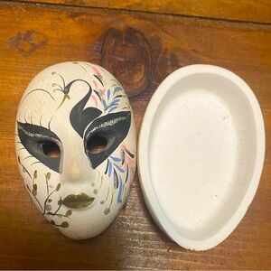 1989 Painted face trinket box